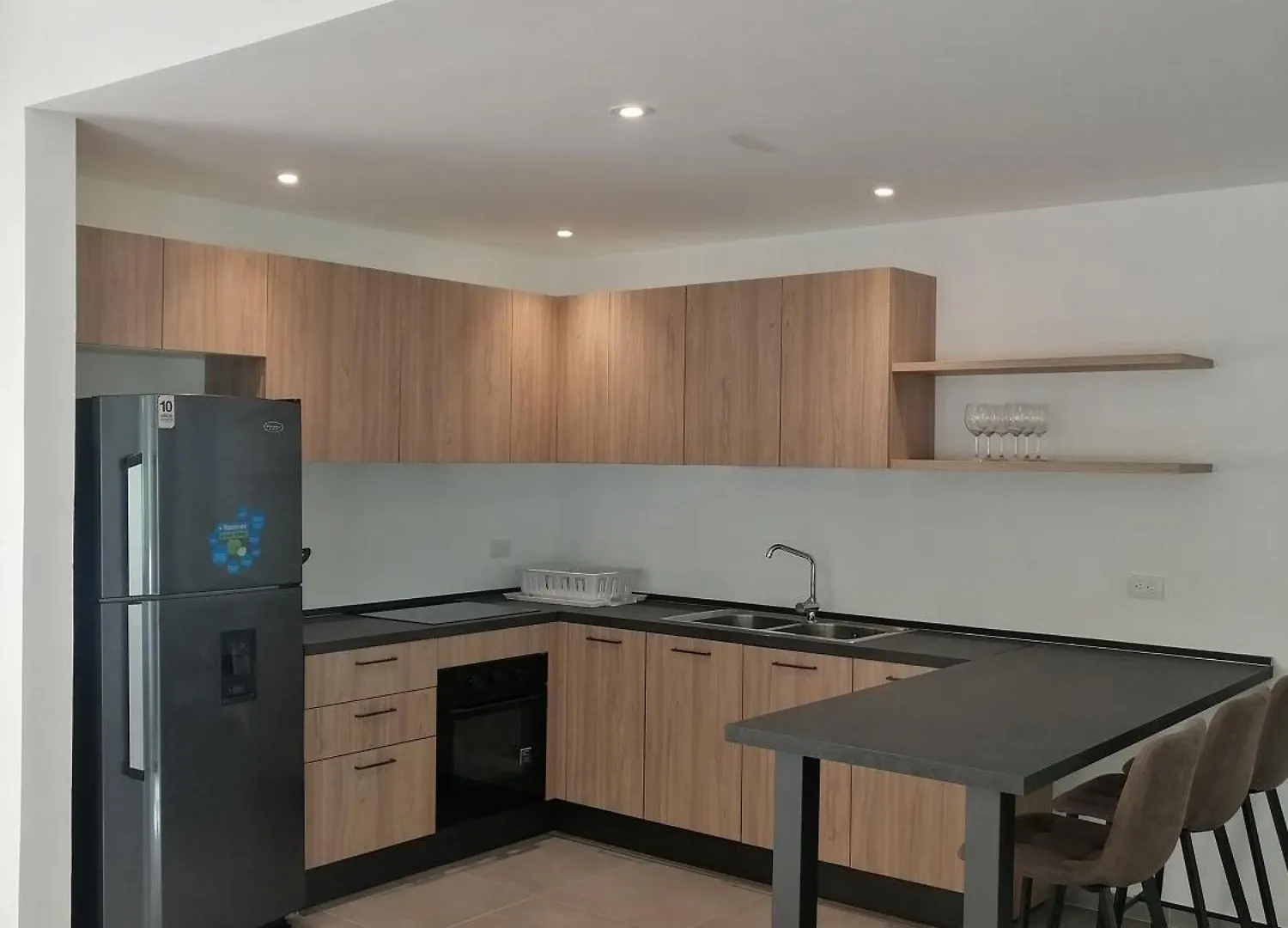 Sabrina Plaza Residence 拉斯特拉纳斯